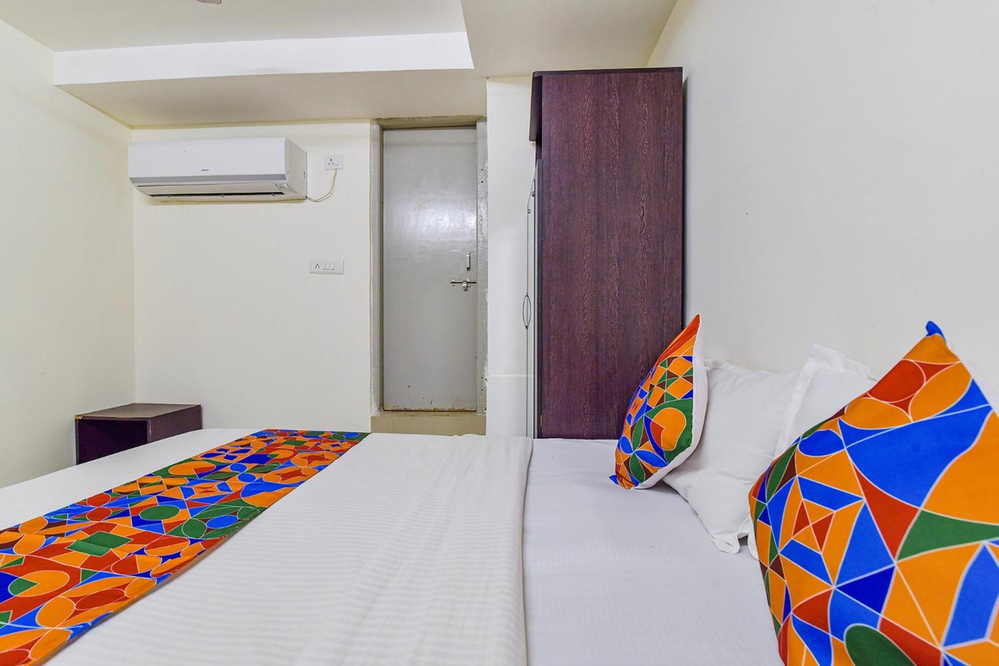 Hotel O Himalaya Inn Ahmedabad Exterior foto