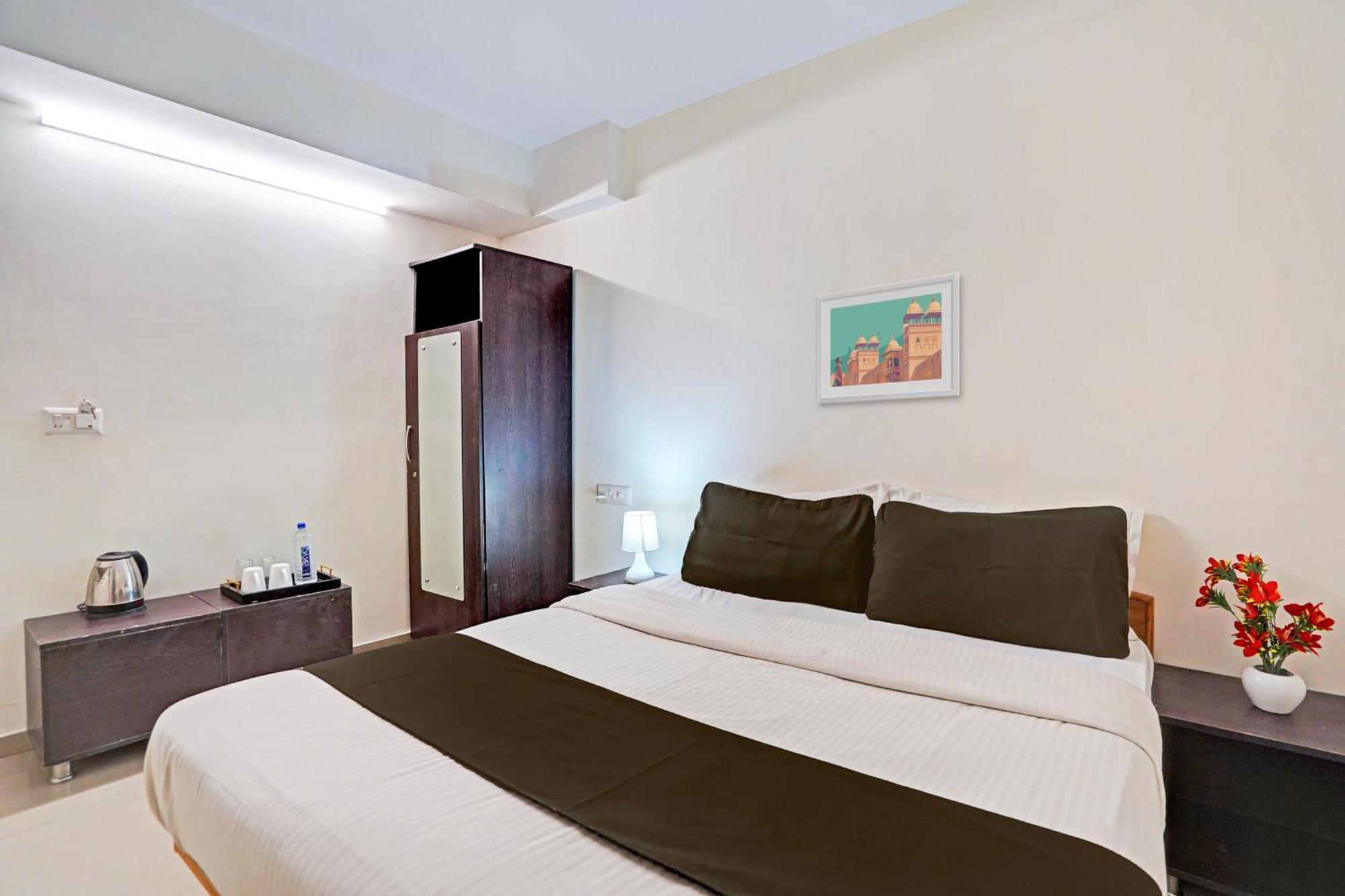 Hotel O Himalaya Inn Ahmedabad Exterior foto